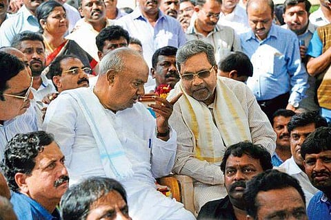JD (S) supremo HD Deve Gowda and Congress leader Siddaramaiah (File| PTI)