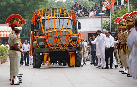 Mortal remains of Former Finance Minister Arun Jaitley being taken to BJP headquarters in New Delhi on Sunday. | (Arun Kumar | EPS)