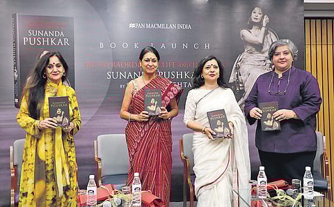 Journalists Nalini Singh, Sunanda Mehta and Kaveri Bamzai with ex IPS officer Dr MC Borwankar (in red) unveil Mehta’s book on Sunanda Pushkar.