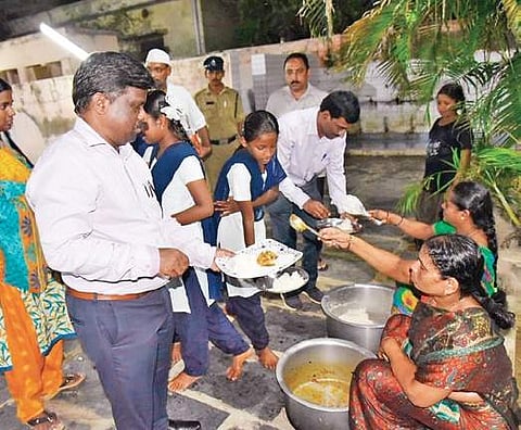 Guntur district collector I Samuel Anand Kumar conducting inspection (Photo |EPS)