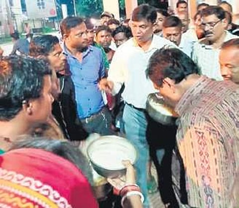 Relatives showing stale food served in Fakir Mohan Government Medical College and Hospital (Photo |EPS)