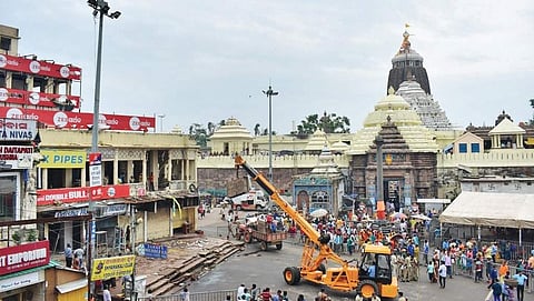 Furniture from Raghunandan Library being removed before the demolition drive in Puri on Wednesday | RANJAN GANGULY
