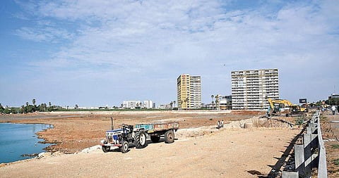 Highways department expanding the 200-ft Radial Road near the lake bunds of Pallavaram Periya Eri | Martin Louis