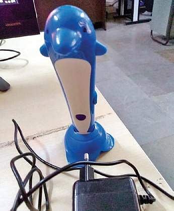 The reading device ‘Dolphio’ reads content using a sensor | Express