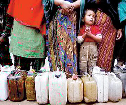 Imagine of people waiting in line for Kerosene used for representational purposes.