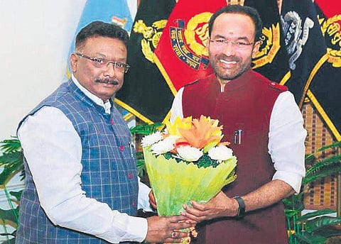 AICC spokesperson Sravan Dasoju with Union Minister of State for Home G Kishan Reddy in Delhi on Monday (Photo |EPS)