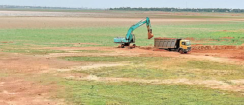 Desiliting works going on in Red Hills reservoir. The SIDCO is planning to acquire 60 acres from its catchment area | D SAMPATHKUMAR