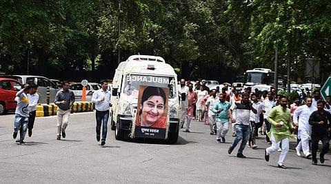 Mortal remains of former External Affairs Minister Sushma Swaraj being taken to BJP headquarters in Delhi. (Photo | Parveen Negi, EPS)