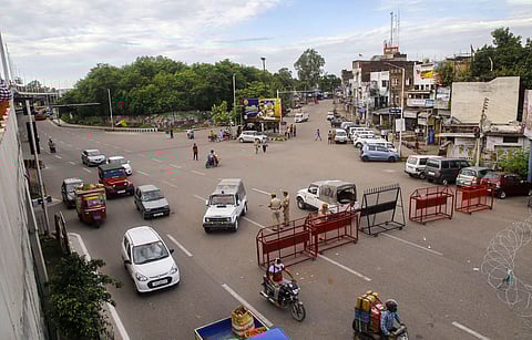 Vehicles ply as restrictions continue in Jammu and Kashmir (Photo | PTI)
