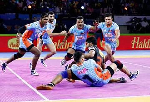 Baldev Singh got a High 5 for the Bengal Warriors, while Arjun Deshwal scored a fighting Super 10 for U Mumba at the Patliputra Indoor Stadium in Patna on Friday.