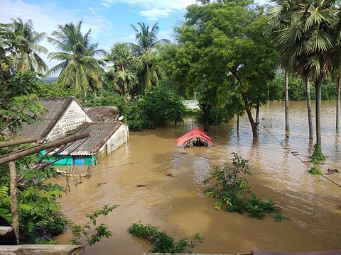 Godavari flood water increased at Devipatnam mandal in East Godavari district on Monday. (Photo | EPS)