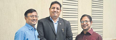 Bharat Singh Chauhan (C) with Dibyendu Barua (L) and Atanu Lahiri in happier times.