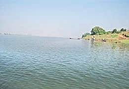 A barrage would be constructed at Dummugudem with a storage capacity of 30 to 40 tmcft.
