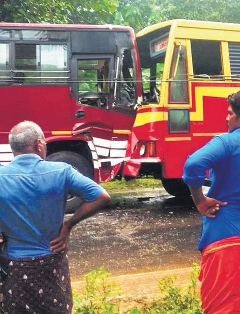 The head-on collision involving KSRTC and private bus at 31st mile along NH 83 near Mundakkayam on Sunday| Express