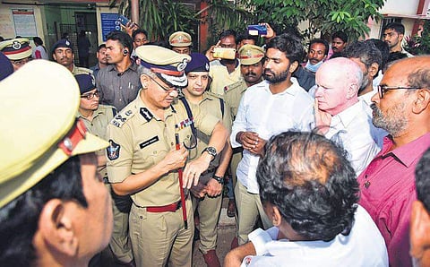 DGP Gautam Sawang briefing ministers at Rajamahendravaram GGH on Tuesday