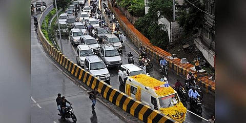 Former Speaker Kodela Sivaprasad’s body being taken to Guntur through Vijayawada for rituals. | Prasant Madugula