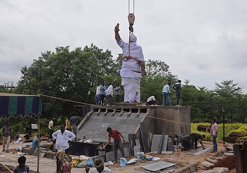 tatue of former CM YS Rajasekhara Reddy is being reinstalled which was removed long back at Control room near bus stand in Vijayawada on Sunday. (Photo | EPS/Prasant Madugula)