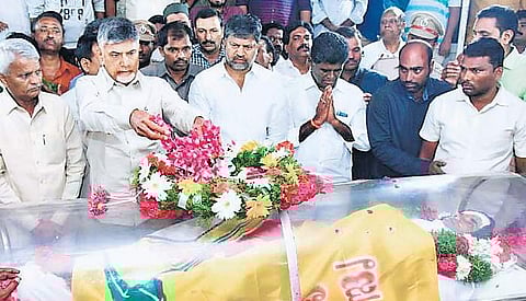 Former AP CM Chandrababu Naidu pays homage to Kodela Sivaprasada Rao (inset), in Hyderabad on Monday
