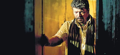 A still from Parthiban's 'Oththa Seruppu Size 7'.