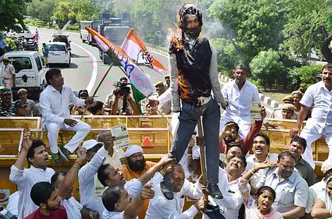 BJP workers burn an effigy depicting Delhi Chief Minister Arvind Kejriwal during a protest near his residence over his NRC remark against Manoj Tiwari in New Delhi Thursday. (Photo | PTI)