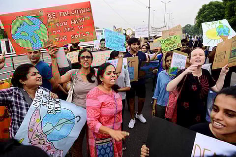 Hundreds of people throng to Elliot's Beach to hold a peaceful rally spreading awareness against Climate Change and urging government to act against it in Chennai on Sunday. (Photo | Debadatta Mallick, EPS)