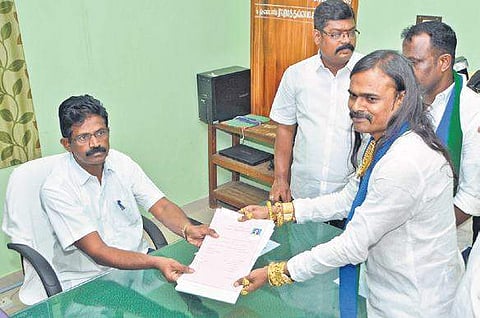 Hari filing nomination for the Nanguneri by-election at taluk office| V Karthikalagu