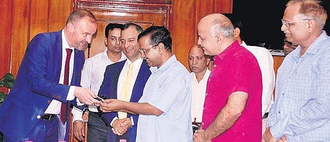 Chief Minister Arvind Kejriwal with his Canberra counterpart Andrew Barr in New Delhi on Monday. They held talks on diverse issues. (Photo | EPS)
