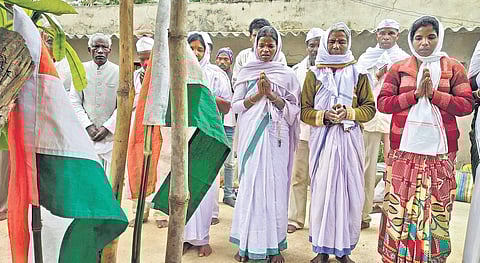 Gandhian philosophy is reflected in daily chores of Tana Bhagats, who live in eight districts of Jharkhand. | (Mukesh Ranjan | EPS)