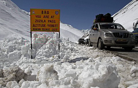 Vehicles passing through snow bound Zojila Pass, situated at a height of 11,516 feet, on its way to frontier region of Ladakh. ( File Photo | PTI)