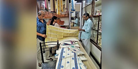 Sale of Chendamangalam handloom