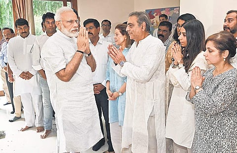 Prime Minister Narendra Modi consoles the family members of noted jurist Ram Jethmalani after paying him the last respects, at their residence, in New Delhi on Sunday | PTI