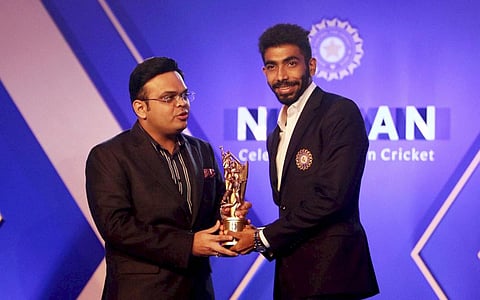 Board of Control for Cricket in India Secretary Jay Shah presents best International cricketer Men to bowler Jasprit Bumrah during the board's Award function in Mumbai. (Photo | PTI)