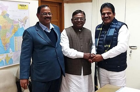 Former minister Gaddam Vinod joined the Congress party in the presence of AICC treasurer Ahmed Patel, General Secretary KC Venugopal and AICC incharge for Telangana RC Kuntia at AICC office in New Delhi| Express