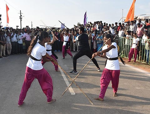 Artists exhibiting arts during the inaugural session of Gandikota Utsavalu in Kadapa on Saturday| Express