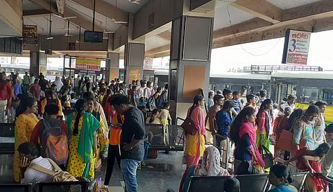 Heavy crowd at Kurnool RTC bus station with rushed passengers on Saturday| Express