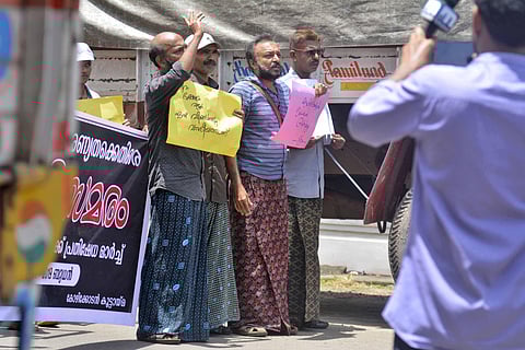 A group of people taking out the ‘lungi march’ in Kozhikode. (Photo | Manu R Mavelil, EPS)