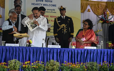 CCMB director Dr. Rakesh Mishra greeting Vice-President of India M Venkaiah Naidu in Hyderabad. (Photo| Vinay Madapu, EPS)