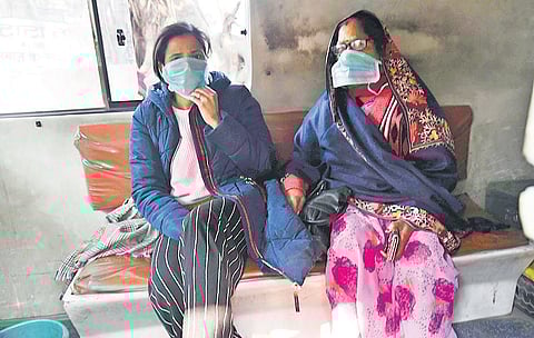 Ekta Kumari (L), who has been admitted at the Patna Medical College and Hospital on Monday and is suspected to be suffering from coronavirus. (Photo | EPS)