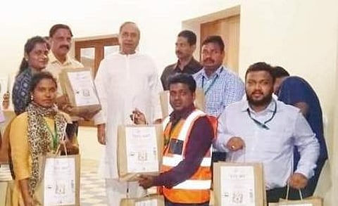 Officials of Paradip Municipality presenting compost produced from waste to CM Naveen Patnaik.