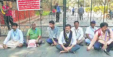 BBMP officals stage protest in front of tax defaulters’ property | EXpress