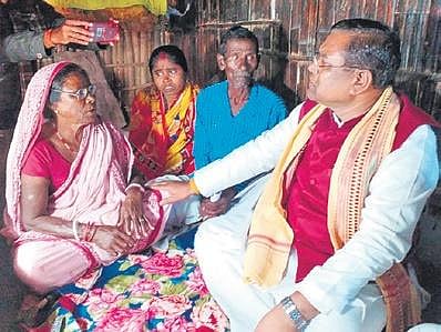 Union Minister Faggan Singh Kulaste with Nishikanta Sanna and his family