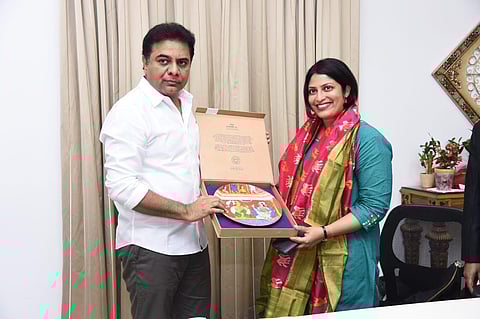 Telangana IT Minister KT Rama Rao with New Zealand MP Priyanca Radhakrishnan (Photo| Twitter/ @KTRTRS)