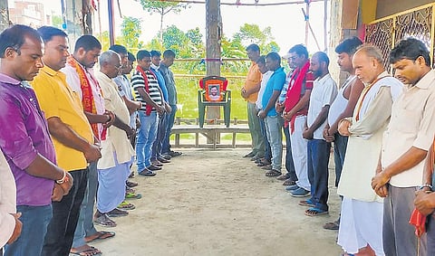 LJP supporters pay tribute to late Union Minister and Lok Janshakti Party leader Ram Vilas Paswan at his constituency in Hajipur on Friday | PTI