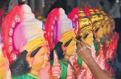 Pandemic leaves idol makers in a dilemma as festive season nears