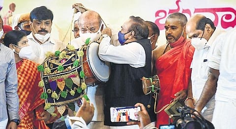 Leaders of various political parties, including Minister KS Eshwarappa, during the Kuruba convention at Palace Grounds in Bengaluru on Sunday | Shriram BN