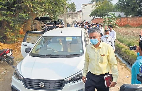 CBI officials arrive to investigate the case of a 19-year-old Dalit woman who died after being allegedly gang-raped in Hathras on Tuesday | PTI