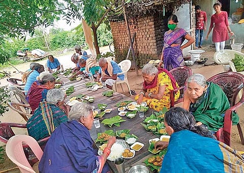Inmates of Jalandhar Patel’s old age home having lunch. (Photo | EPS)