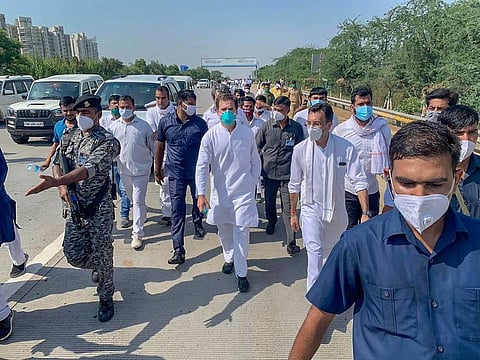 Congress leader Rahul Gandhi on his way to Hathras along with party workers to meet the family members the Dalit woman who was murdered and gang-raped. (File Photo | PTI)