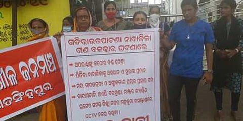 Women and students staging protest at Biju Patnaik square in Jagatsinghpur town. (Photo| EPS)