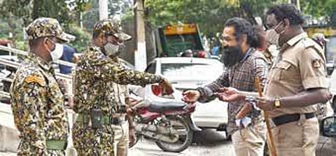 Marshals crack down on those not wearing masks on Wednesday | nagaraja gadekal